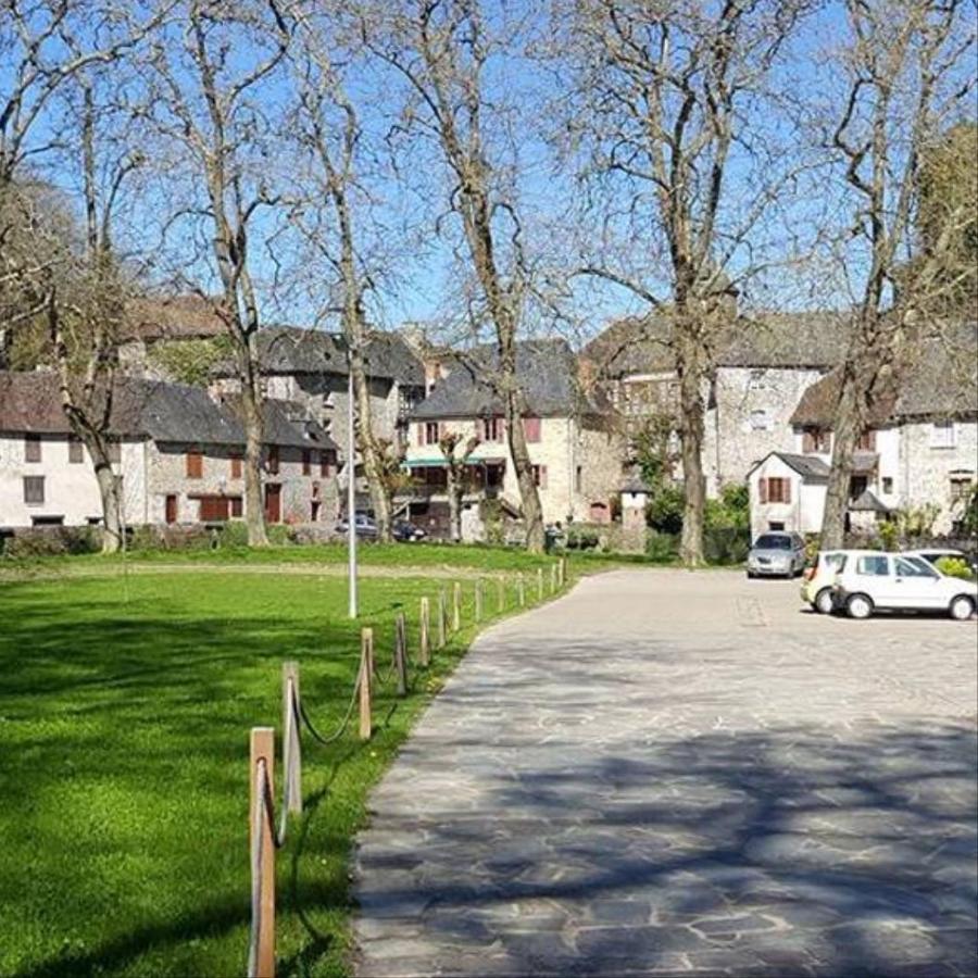 Auberge Henri IV Segur-le-Chateau Exterior photo